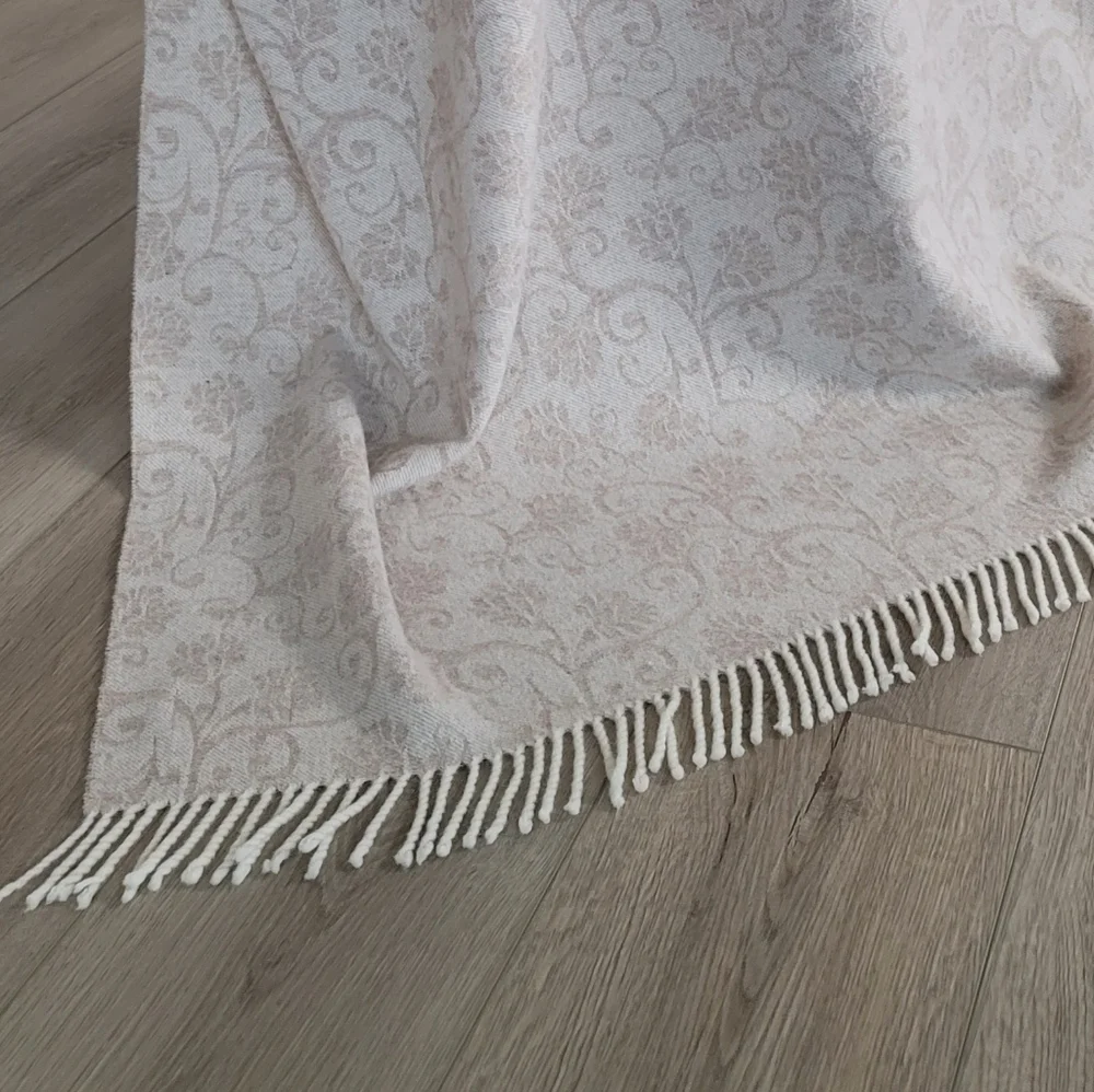 Wool Throw Blanket, Jacquard Design, 100% Virgin Wool, Size 55"x70" - Picture 9 of 11